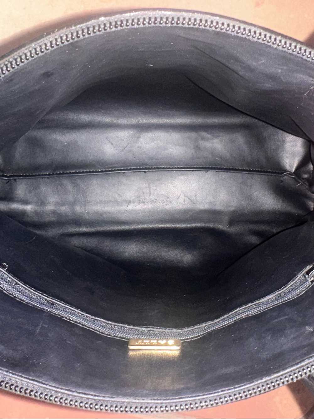 Vintage Bally Black Quilted Lambskin Dome Satchel, leather lined | Made in Italy - Picture 13 of 15